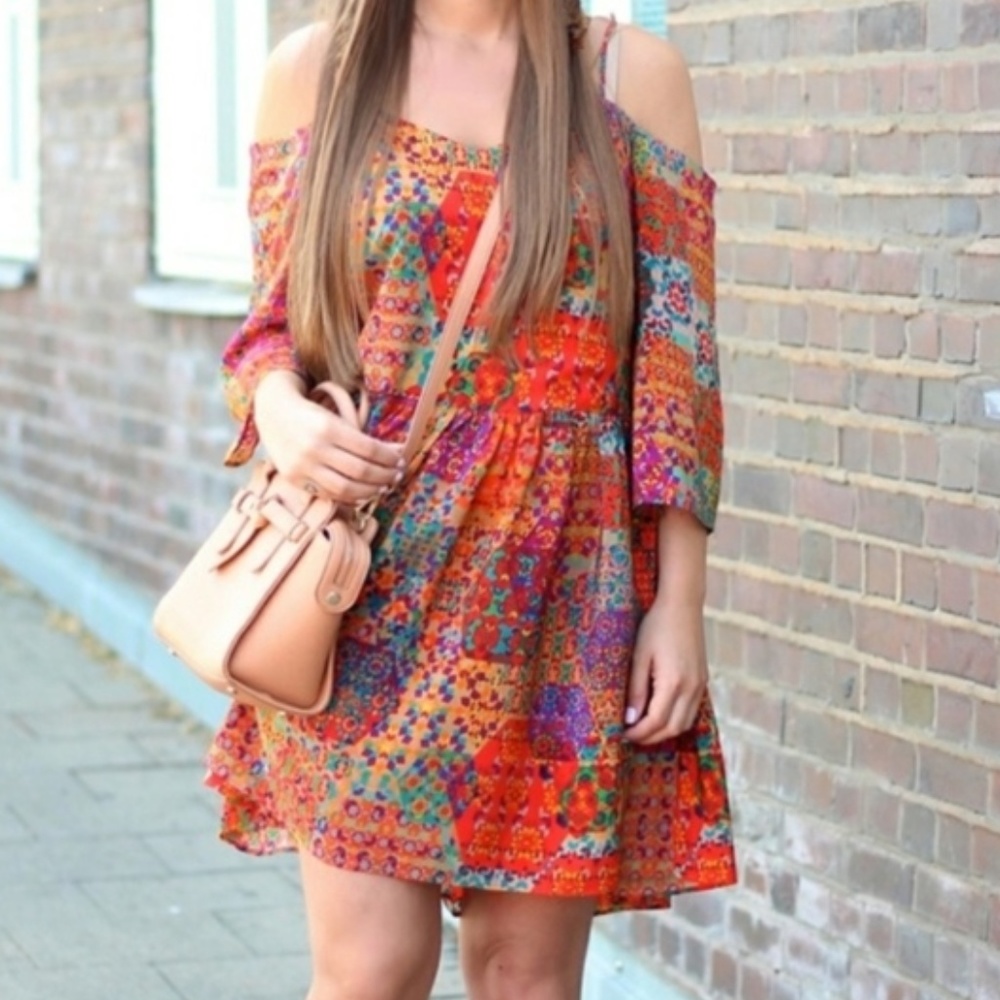 Cold shoulder dress - Picture 1 of 6